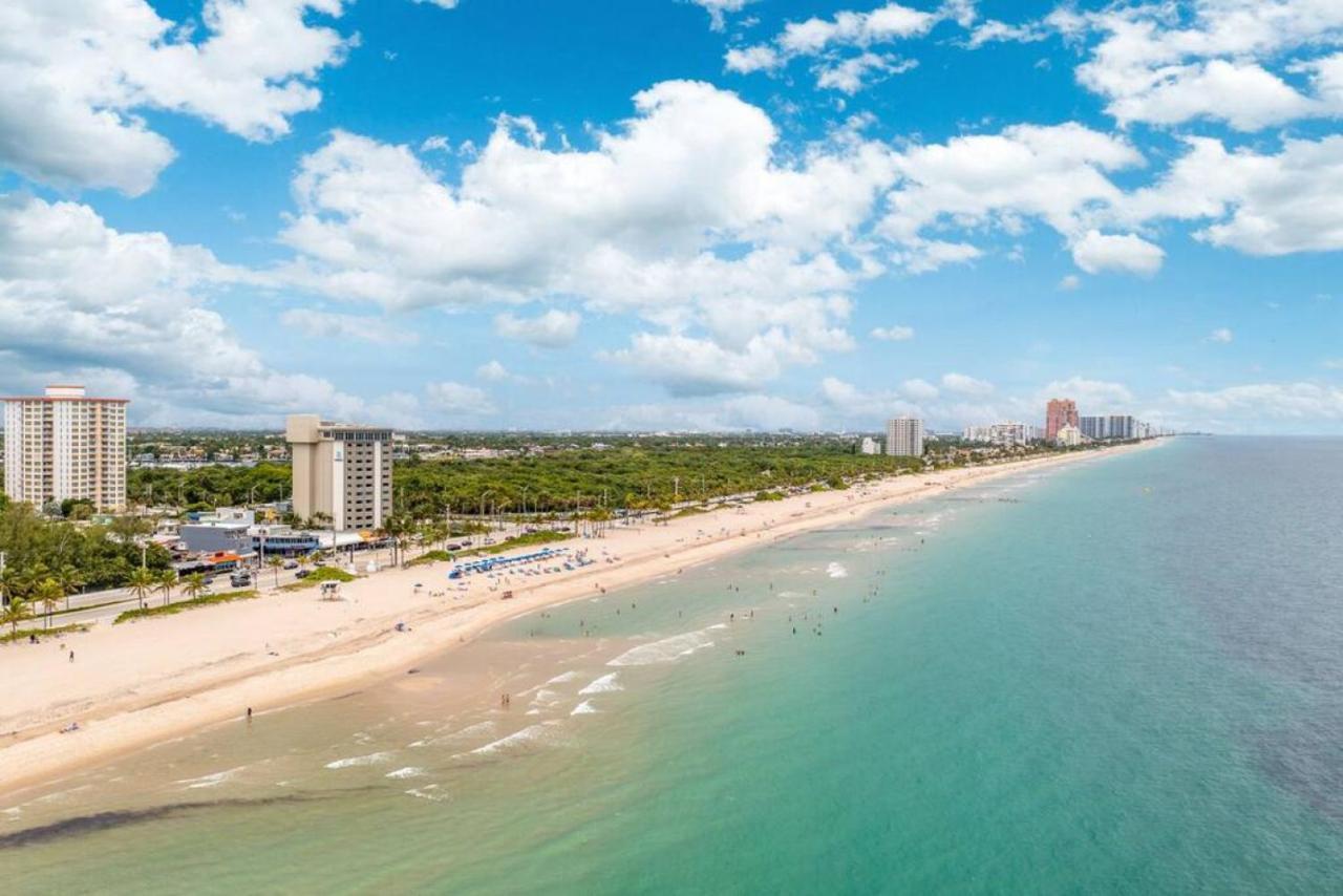 פורט לודרדייל The Purple Pelican Beachfront With Ocean Balcony Unit 1 מראה חיצוני תמונה